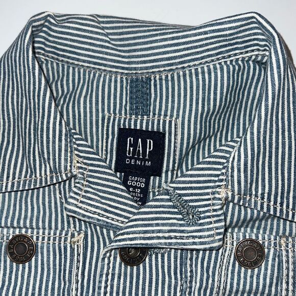 🛍 CUTE Little GAP DENIM BUTTON UP TOP  SIZE 6-12 MONTHS 🛍 - Picture 3 of 7